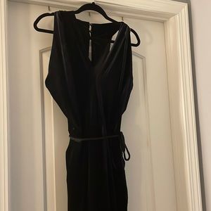 Black velvet formal jumpsuit. Wide legs and pockets! Forever 21 size 1X